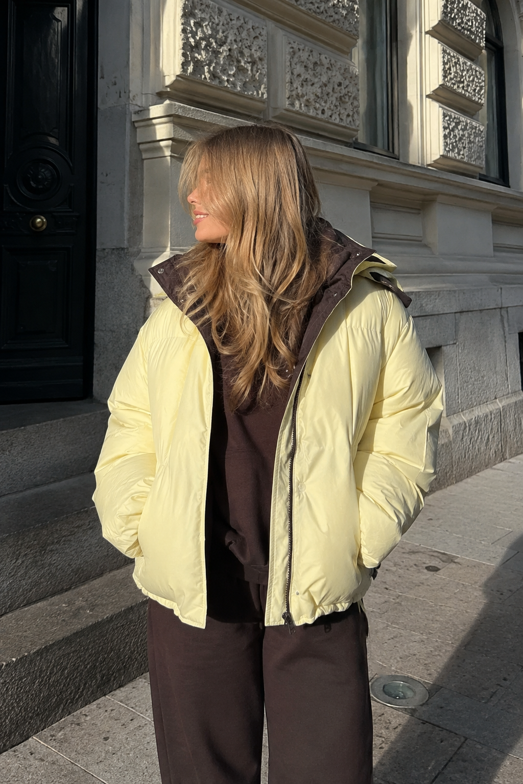 Veste courte colourblock à capuche et manches classiques