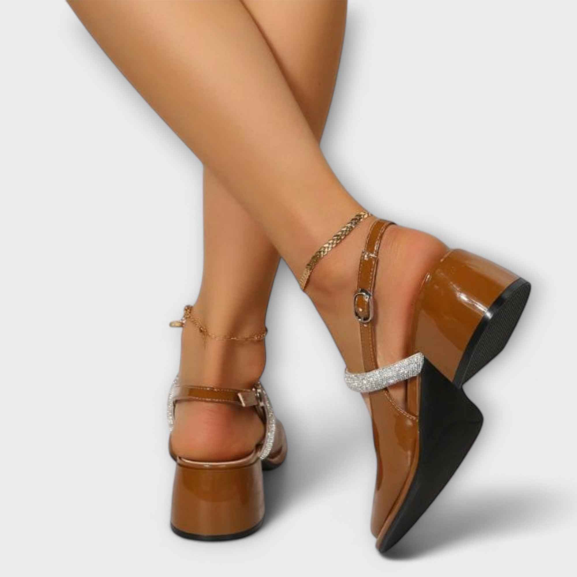 Mary Janes met glitterbandje, blokhak en lakafwerking