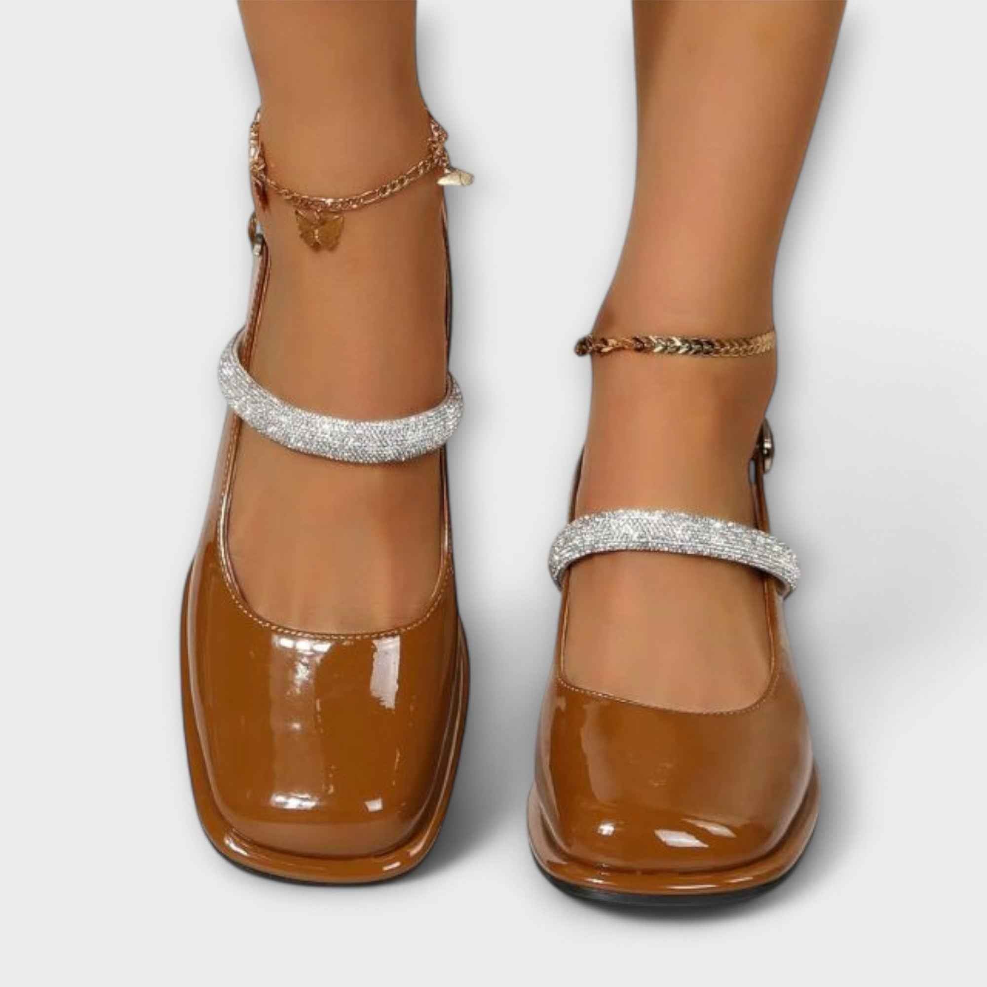 Mary Janes met glitterbandje, blokhak en lakafwerking