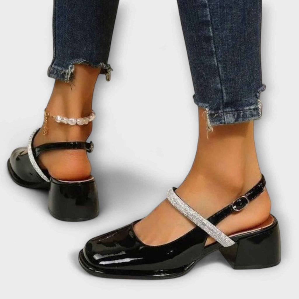 Mary Janes met glitterbandje, blokhak en lakafwerking