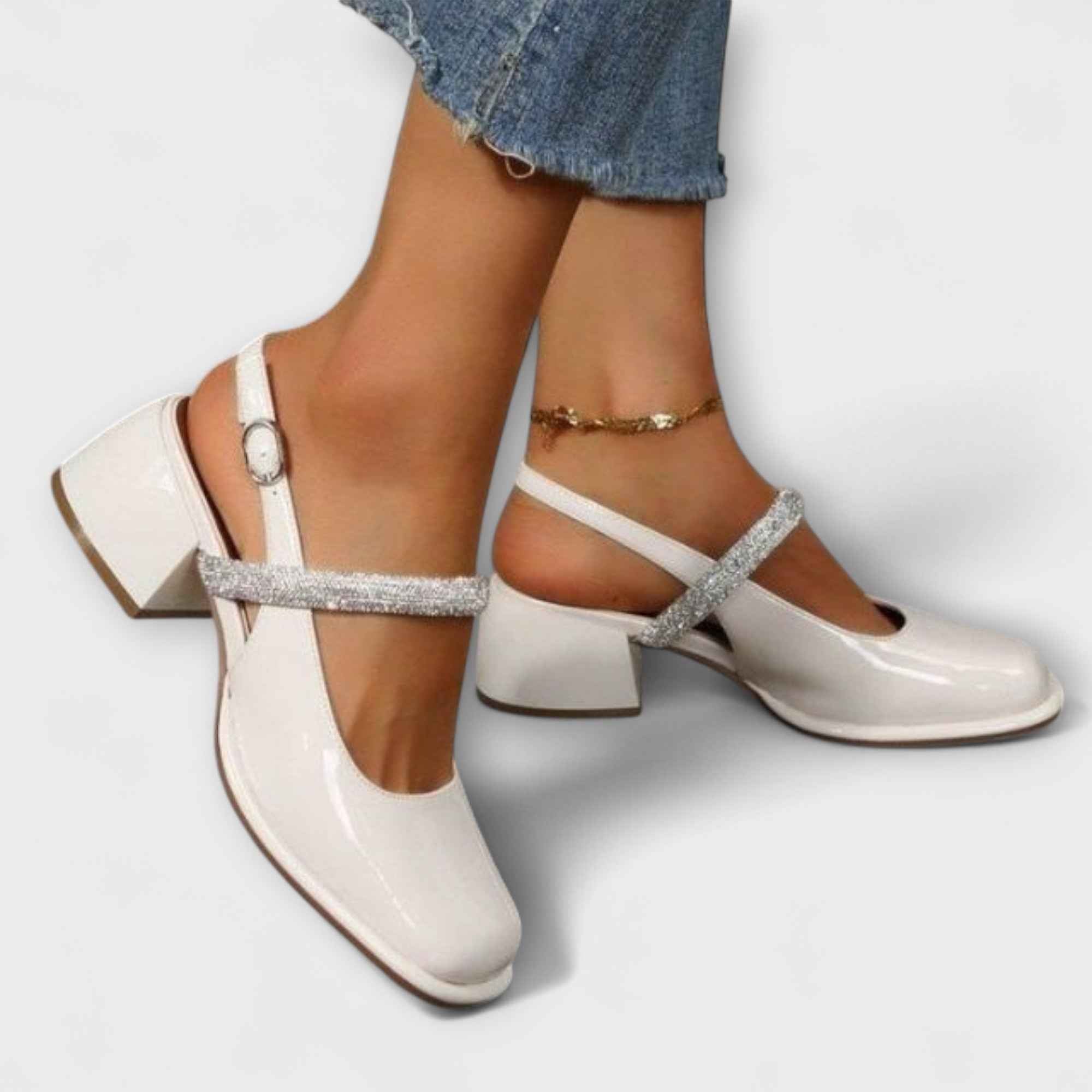 Mary Janes met glitterbandje, blokhak en lakafwerking