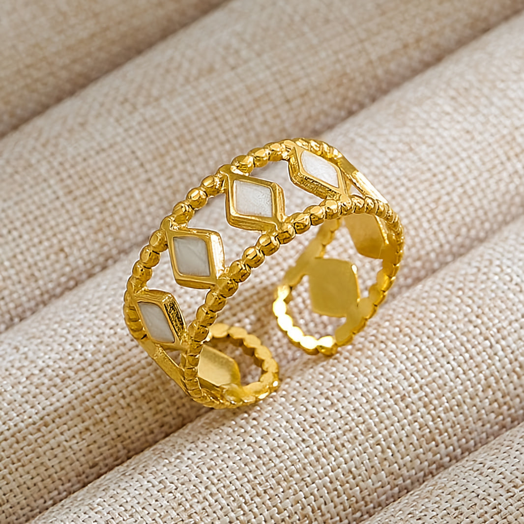 Vintage-Style Gold-Tone Hollow Crystal Ring