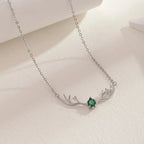 Hertengeweiketting met hartbedel