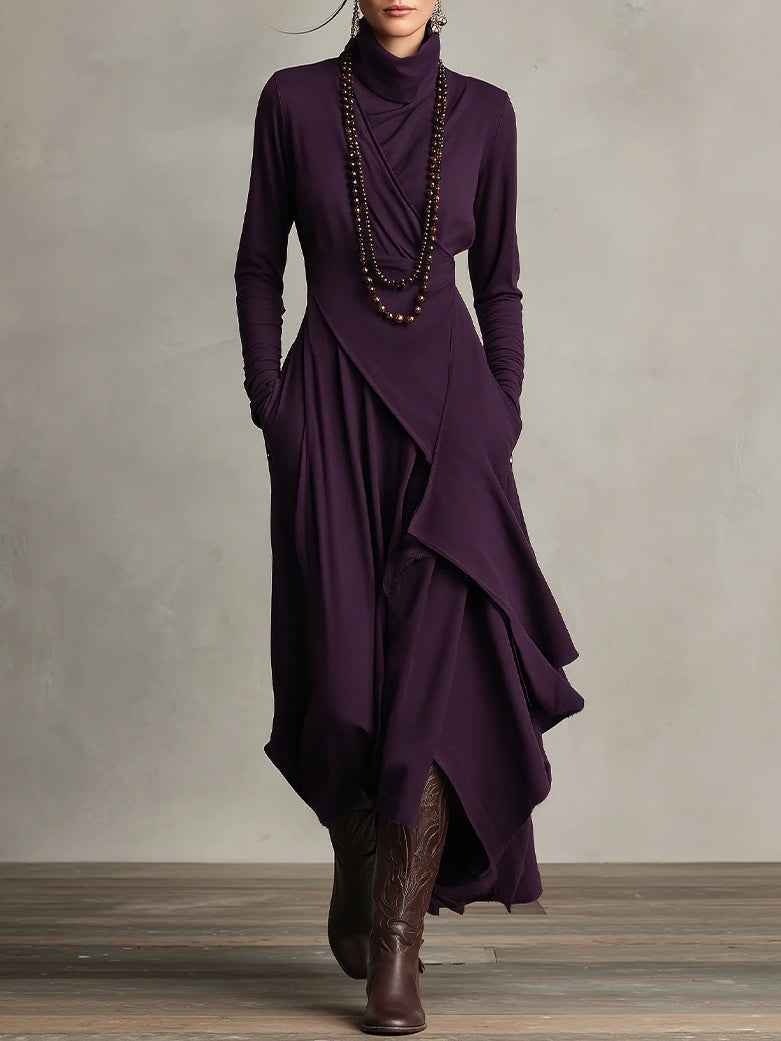Gedrapeerde asymmetrische maxi-jurk met hoge hals en lange mouwen