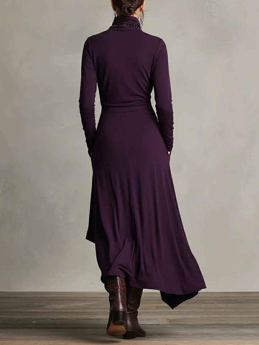 Gedrapeerde asymmetrische maxi-jurk met hoge hals en lange mouwen
