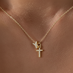 Fijne ketting met initiaal- en kruishanger in diamantlook