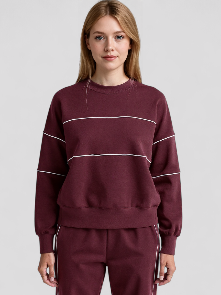 Oversized Fleece Sweatshirt with a Contrast Piping Detail