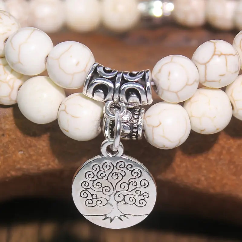 Witte kralenarmband met levensboom-bedel