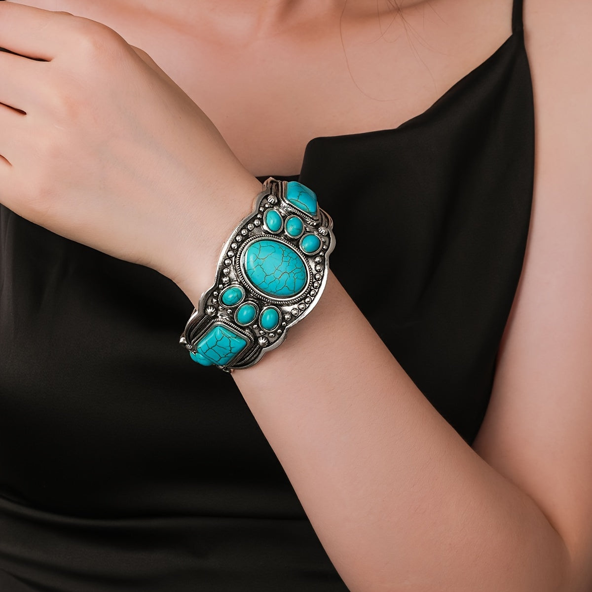 Etnisk åben armring i vintagestil med turkis