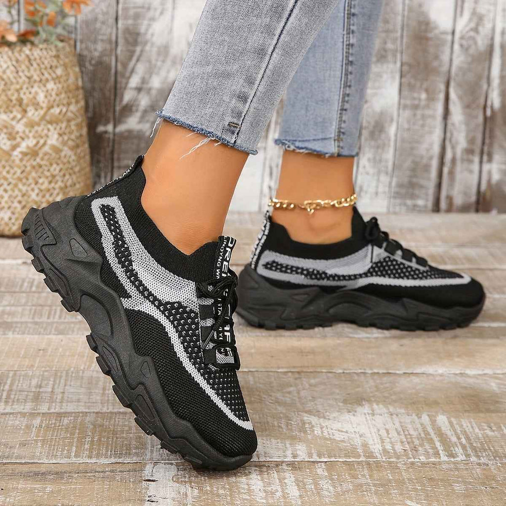 Ademende mesh sneakers met gedempte zool en vetersluiting