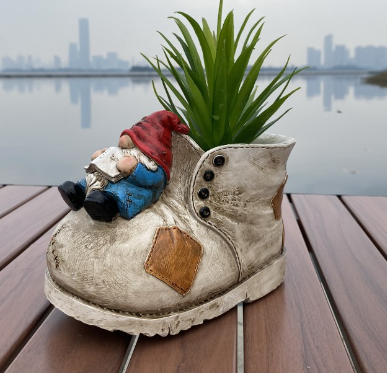 Gnome Resin Decorative Flower Pot – Retro Elf Design, Lightweight, Indoor Ornament