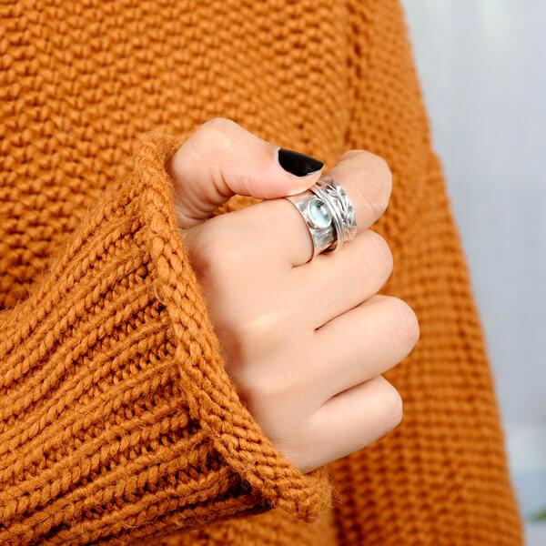 Ambachtelijke zilverkleurige spinnerring met blad in aquamarijnlook