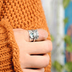 Ambachtelijke zilverkleurige spinnerring met blad in aquamarijnlook