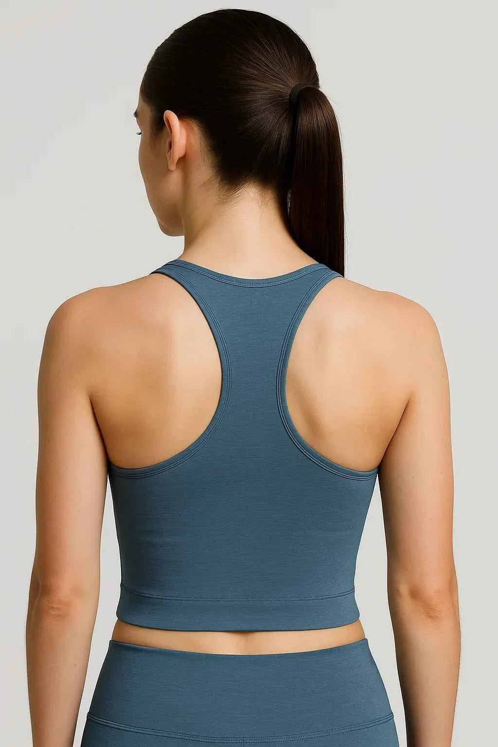 Cropped tanktop met racerback en ingebouwde shelf bra