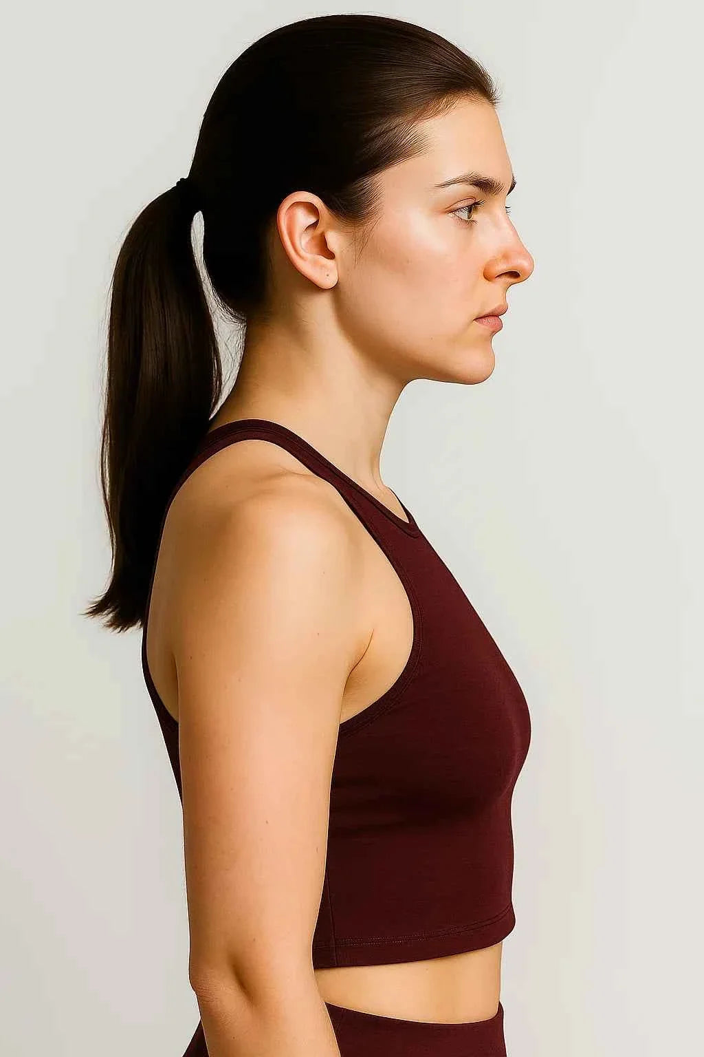 Croptop met hoge hals, racerback, shelf bra en stretch
