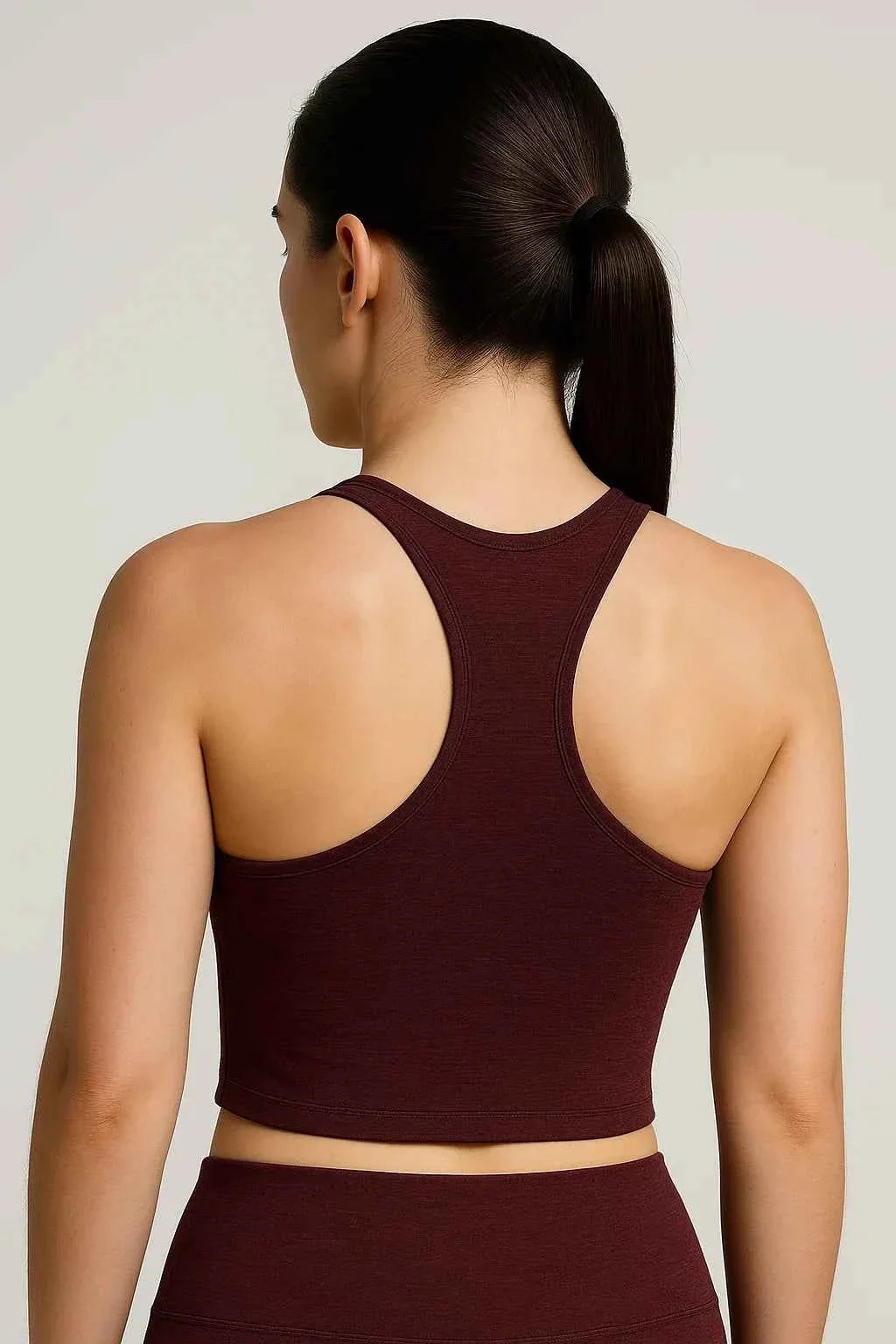 Croptop met hoge hals, racerback, shelf bra en stretch