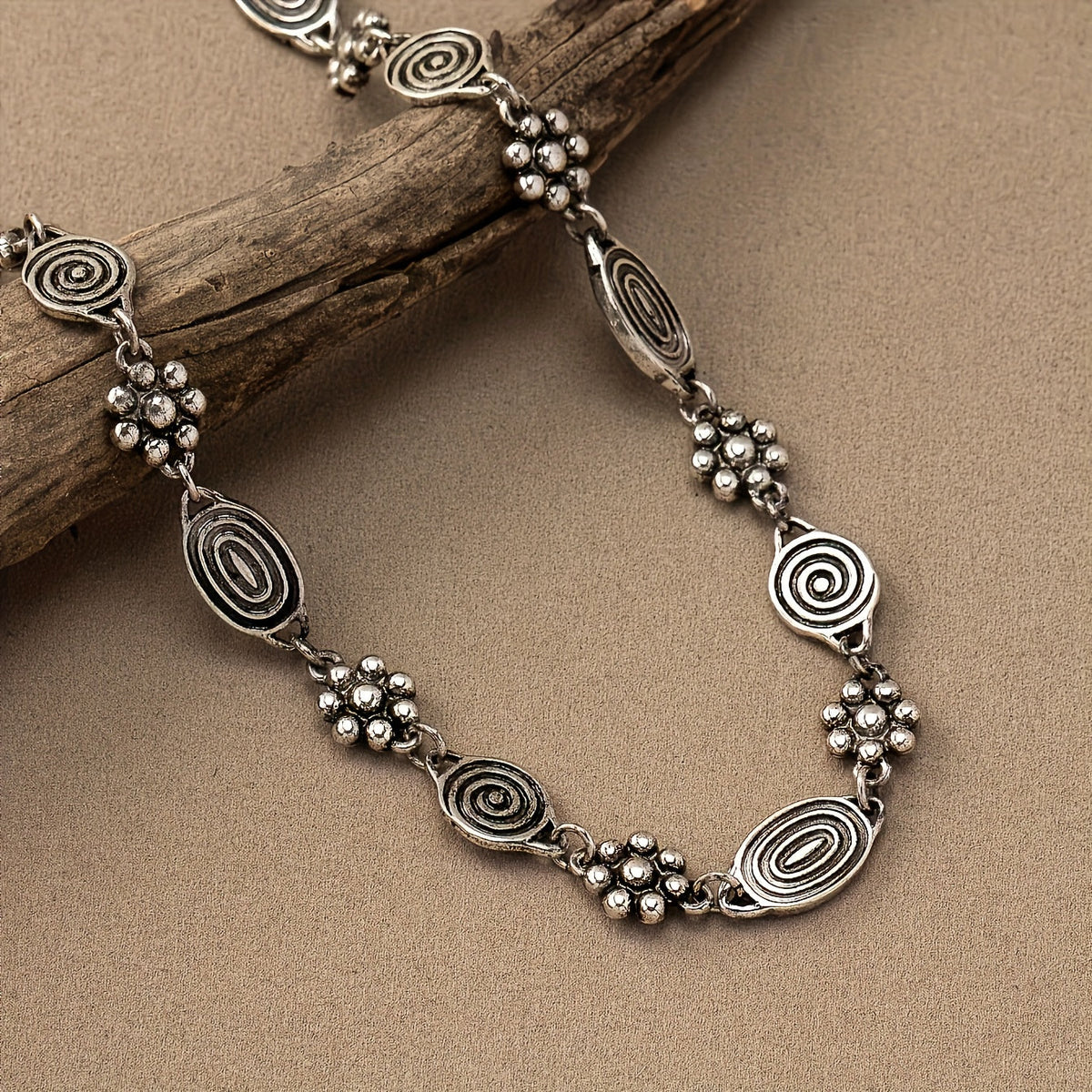 Bohemian Floral Swirl Short Choker Necklace