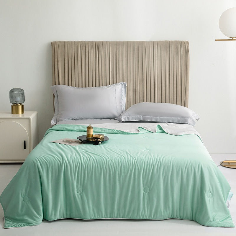 Cooling Summer Blanket – Lightweight Ice Silk Throw for Bed & Sofa