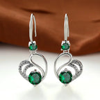 Oorhangers met groene steen en krul