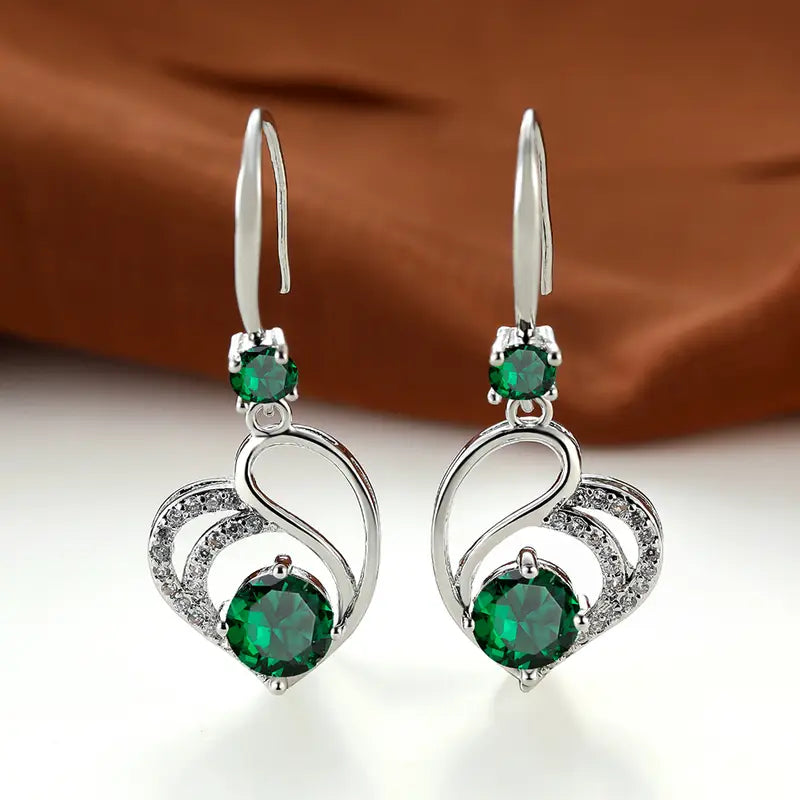 Oorhangers met groene steen en krul