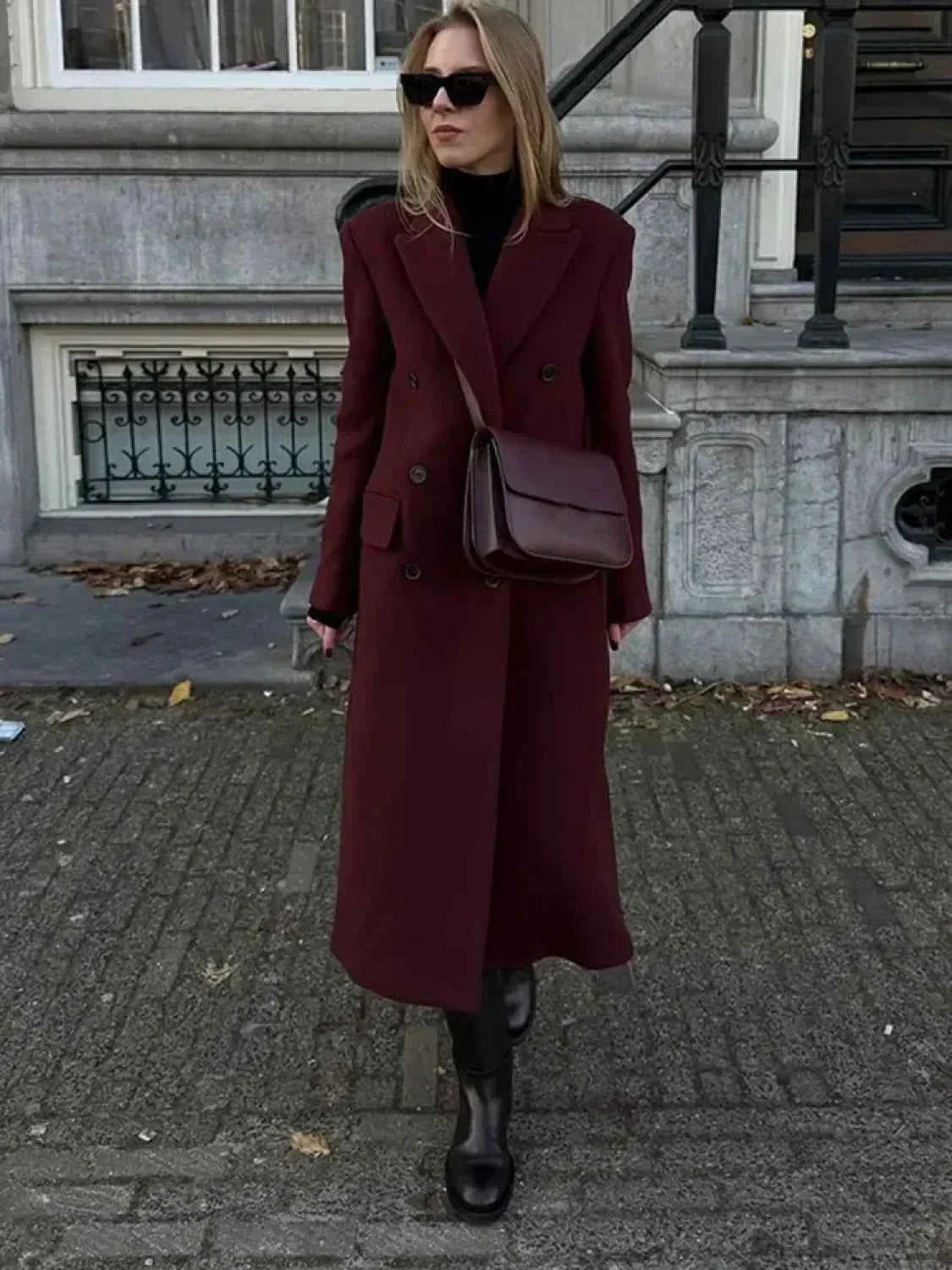 Dubbelrijige jas met omgeslagen kraag en revers