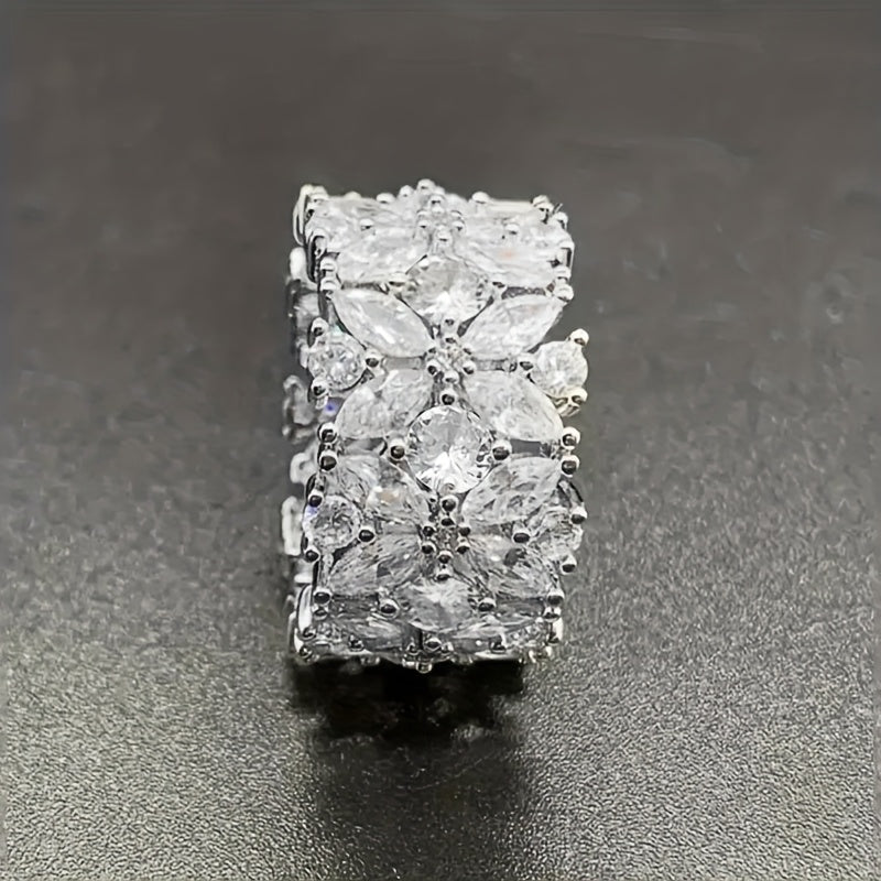 Brede ring met zirkonia bloemencluster in diamantlook