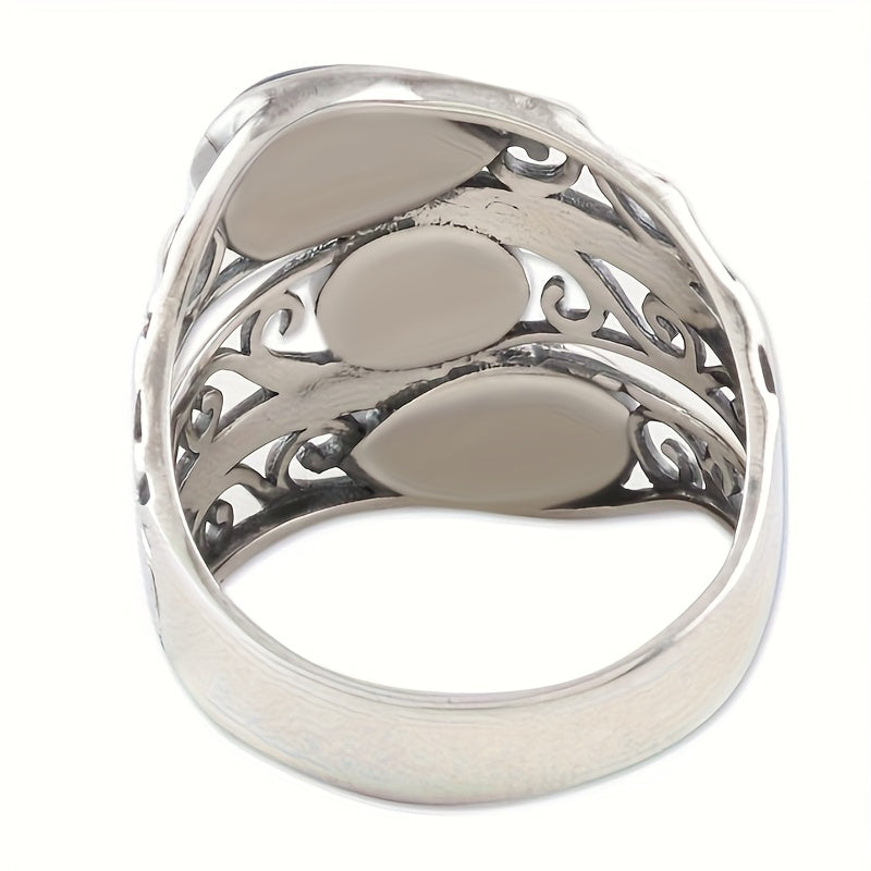 Bred ring i vintagestil med flere lapisblå zirkoniasten