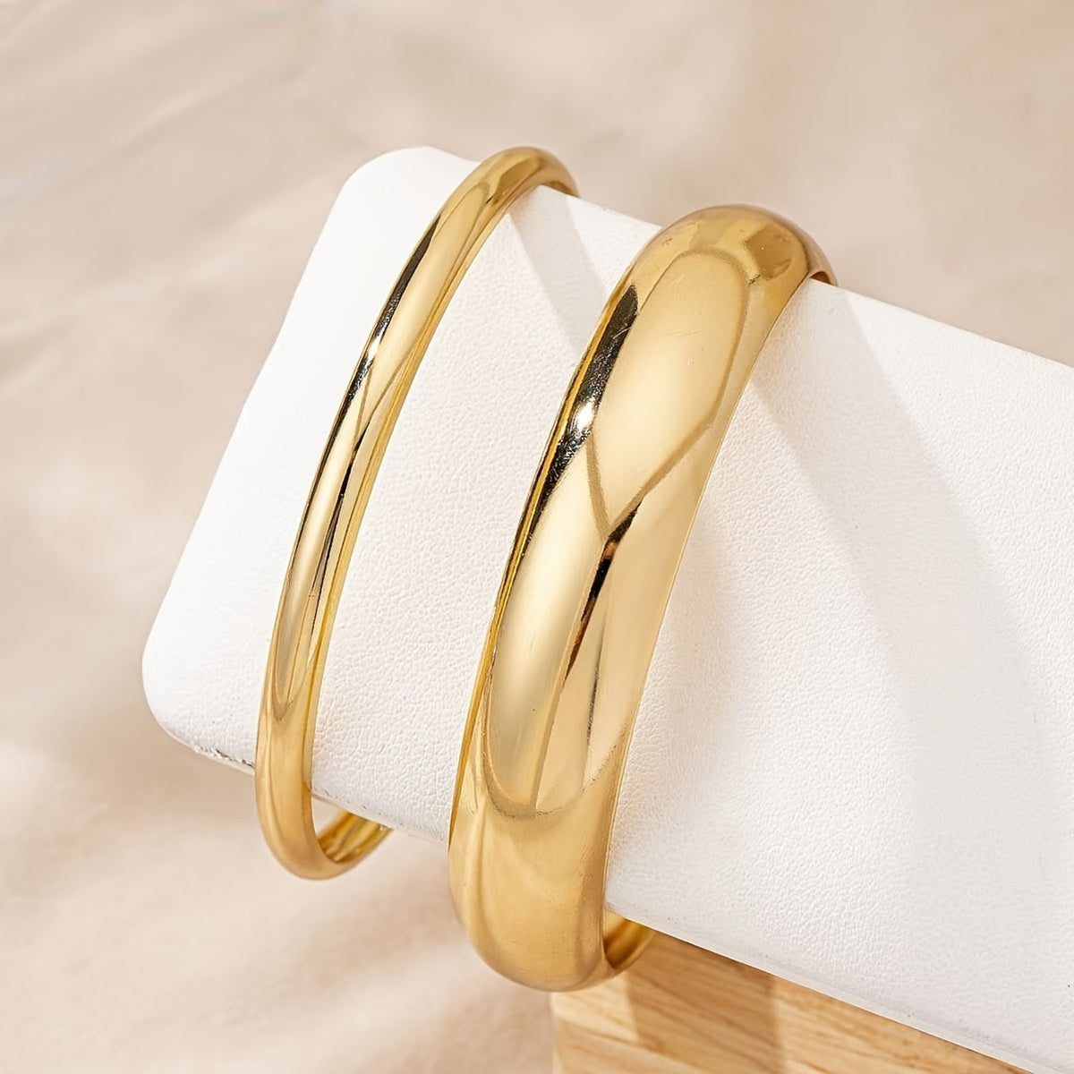 Klassieke minimalistische gepolijste bangle
