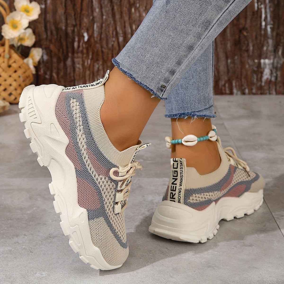 Ademende mesh sneakers met gedempte zool en vetersluiting