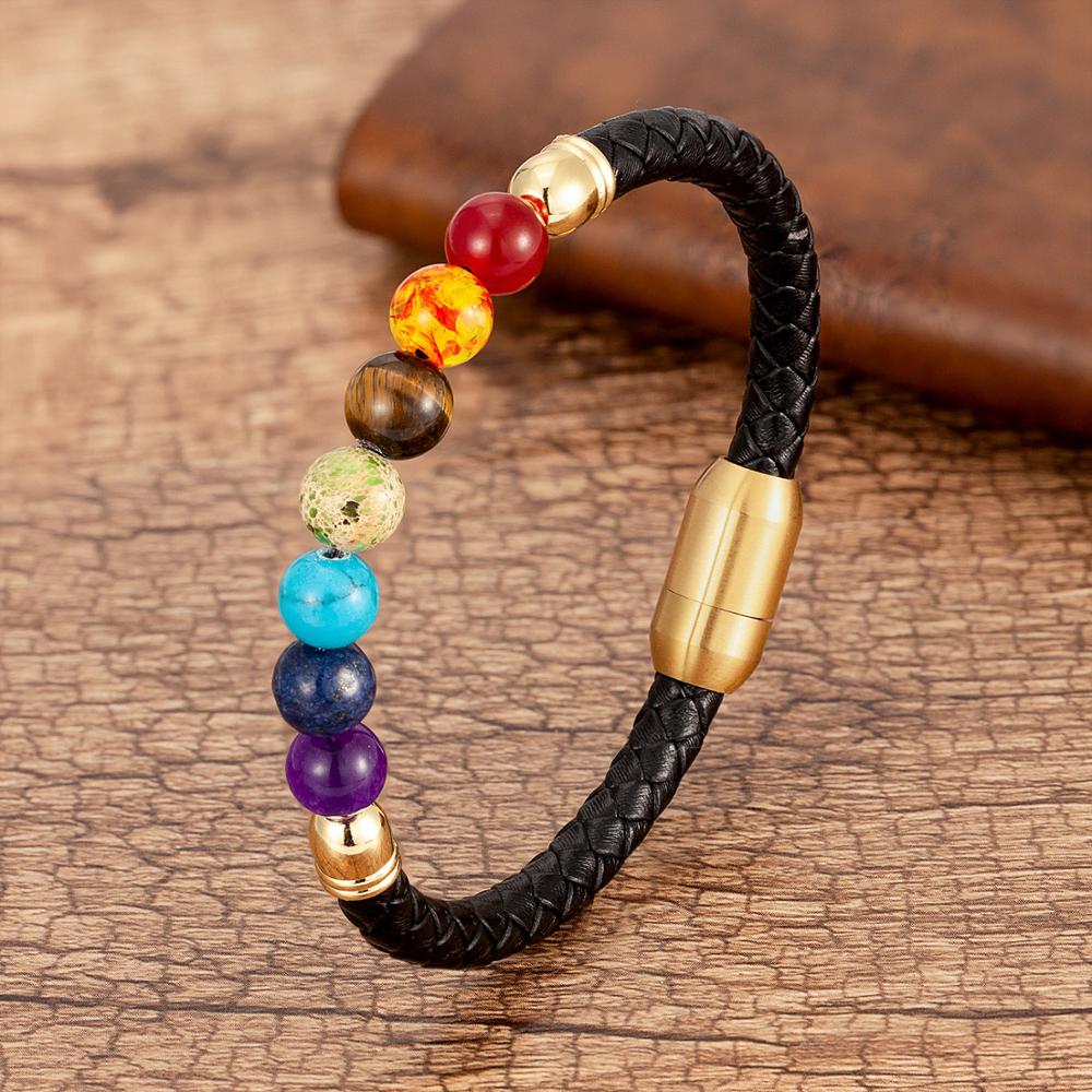 Armband met zeven kleurstenen aan goudkleurige ketting