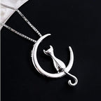 Ketting met halve maan en kat