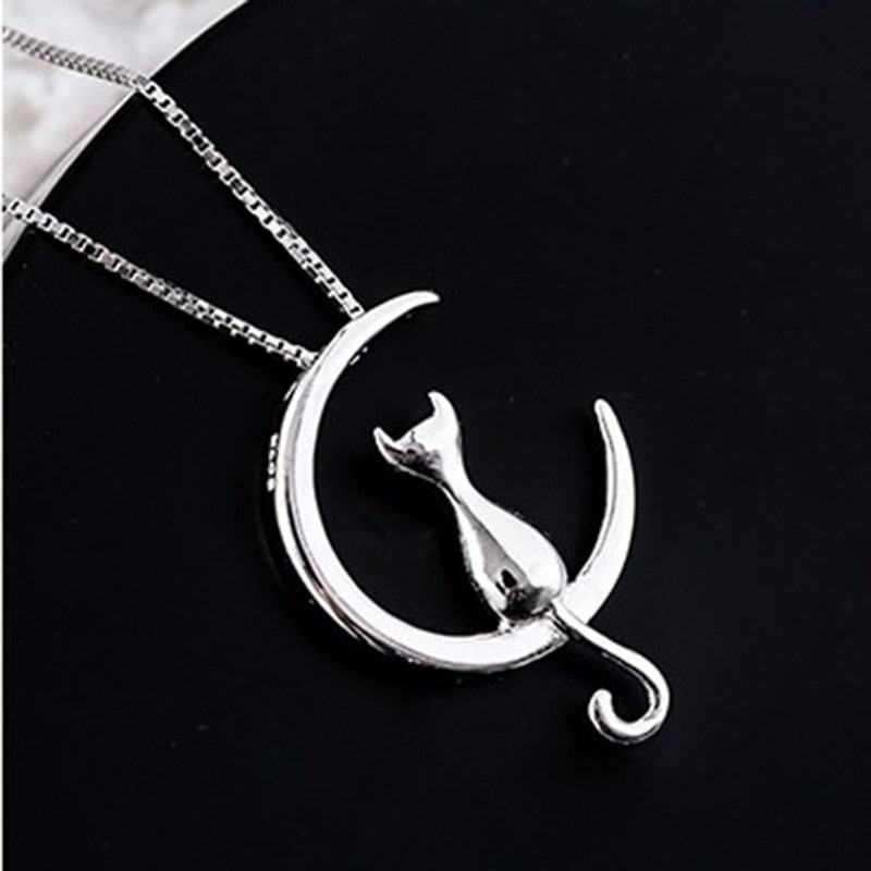 Ketting met halve maan en kat