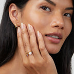 Ring met kristallen bloem en bloemblaadzetting