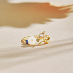 Ring met kristallen bloem en bloemblaadzetting