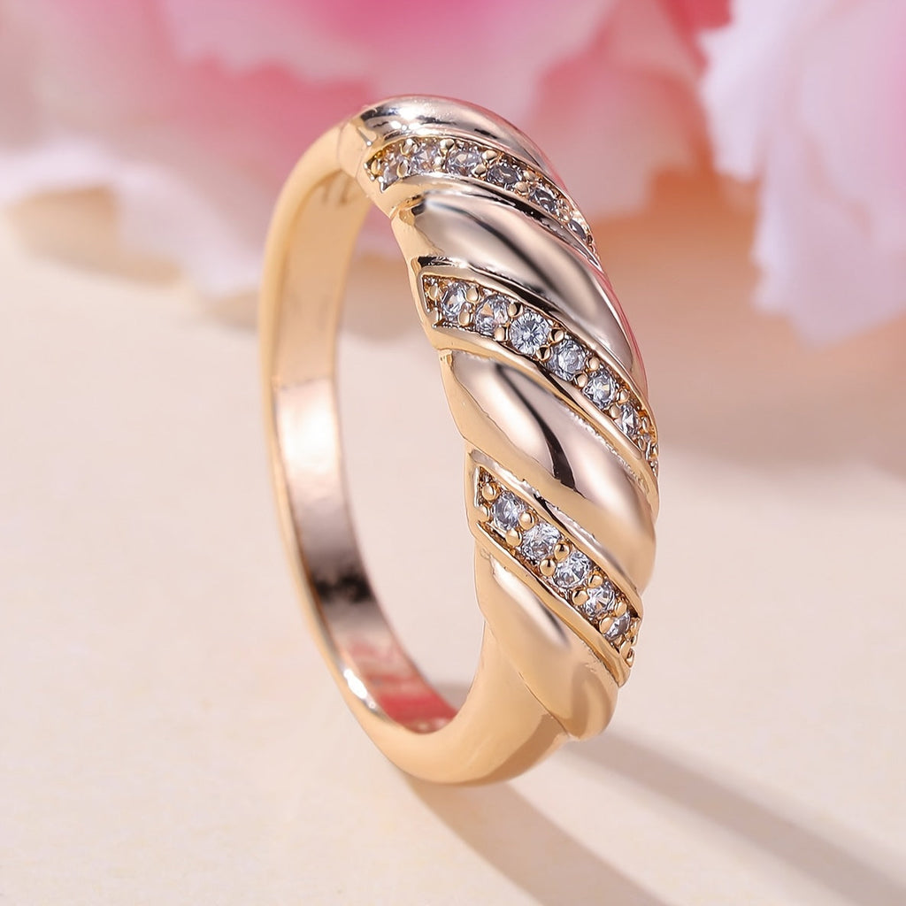 Twisted Zirconia Inlaid Gold-Plated Ring
