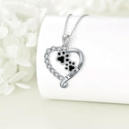 Ketting met zwarte hartvormige pootjeshanger