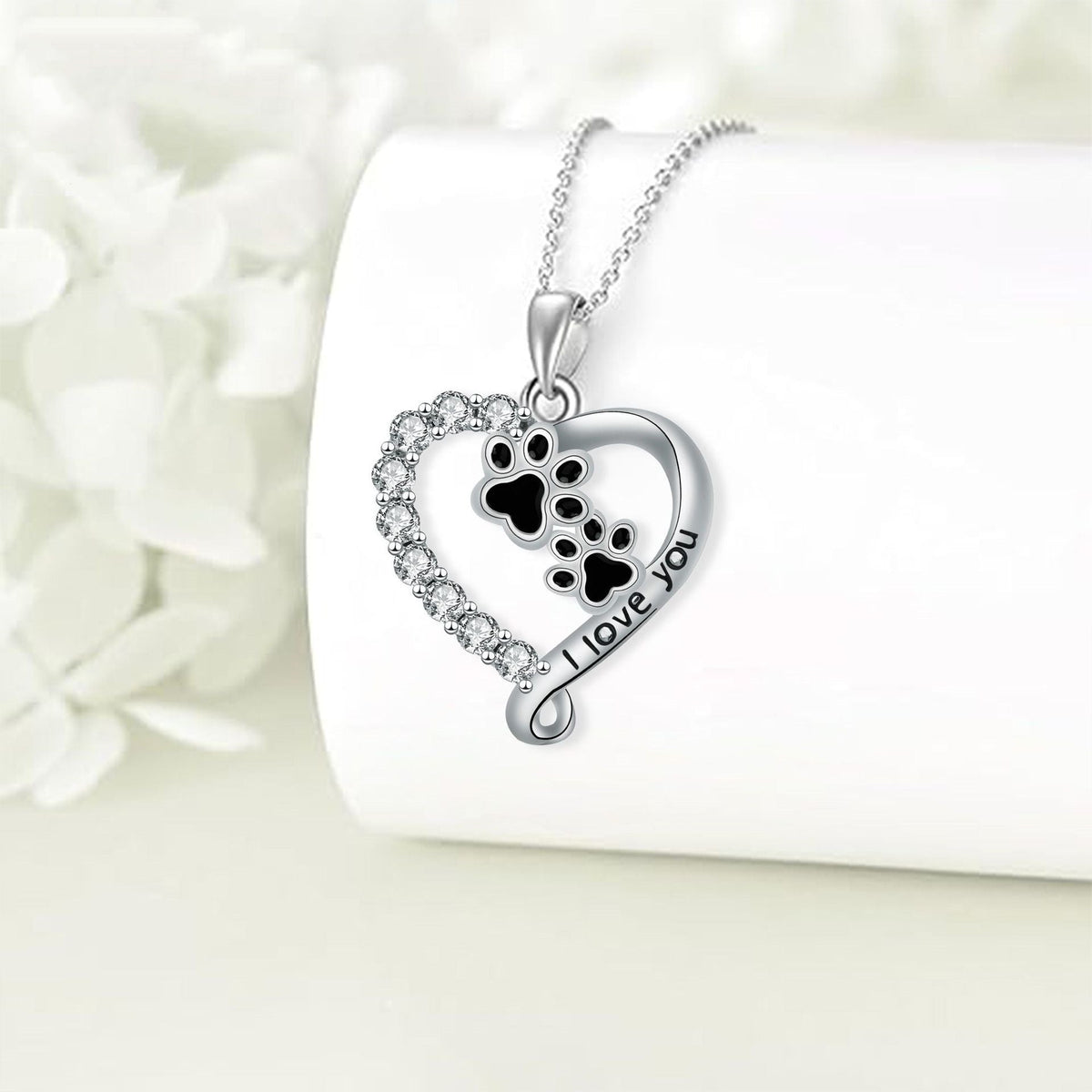 Ketting met zwarte hartvormige pootjeshanger