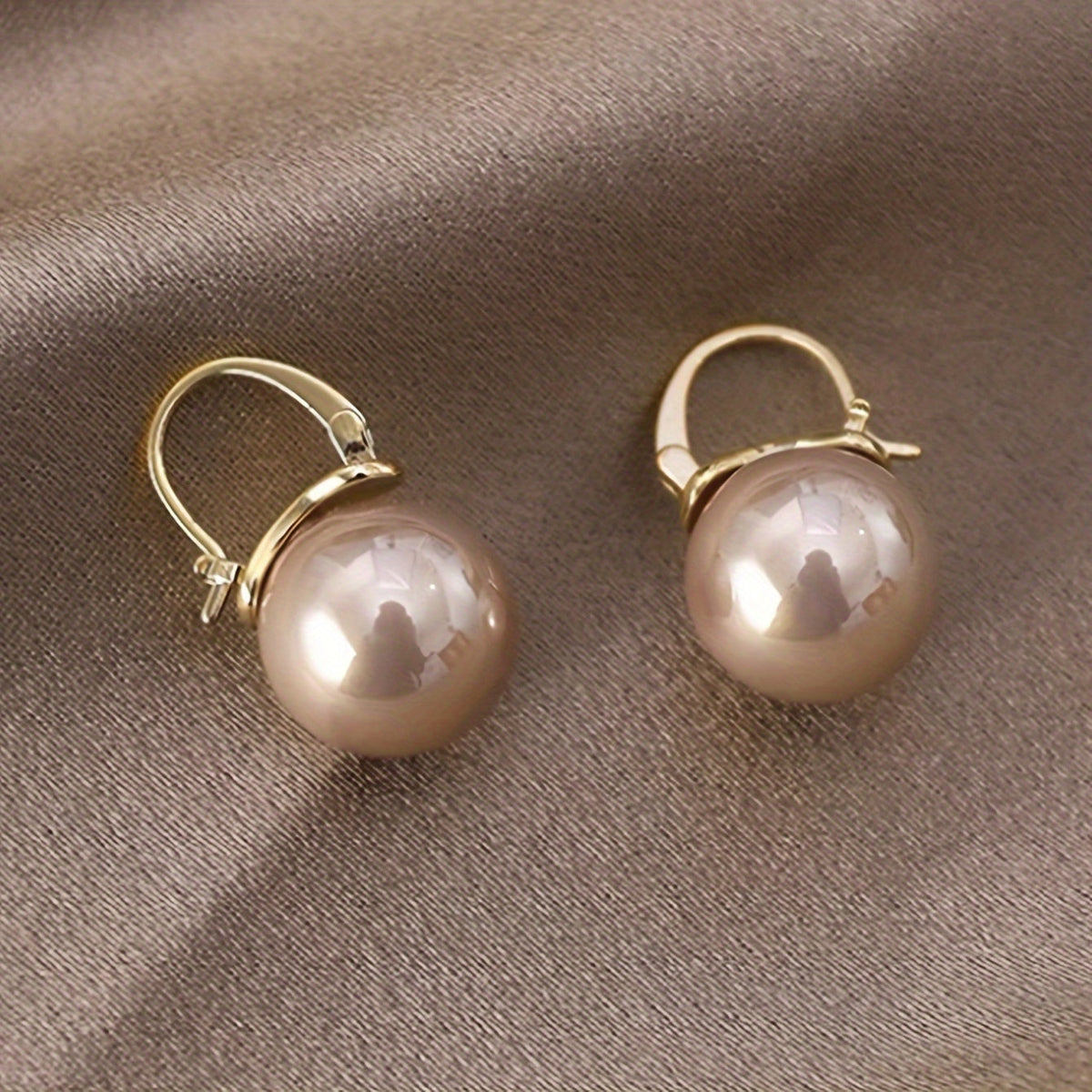 Minimalist Retro Pearl Earrings