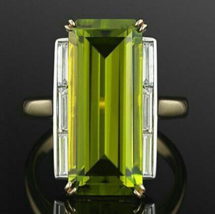 Vintage-Style Green Rectangular Glass Ring