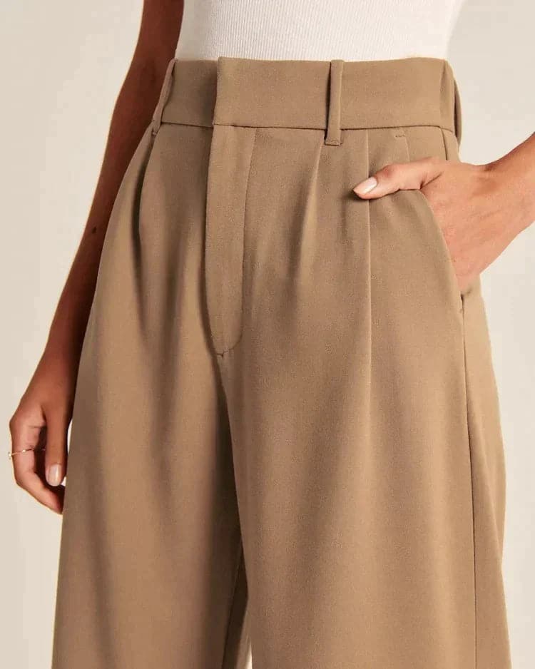 High-Rise Wide-Leg Trousers with a Pleated Front