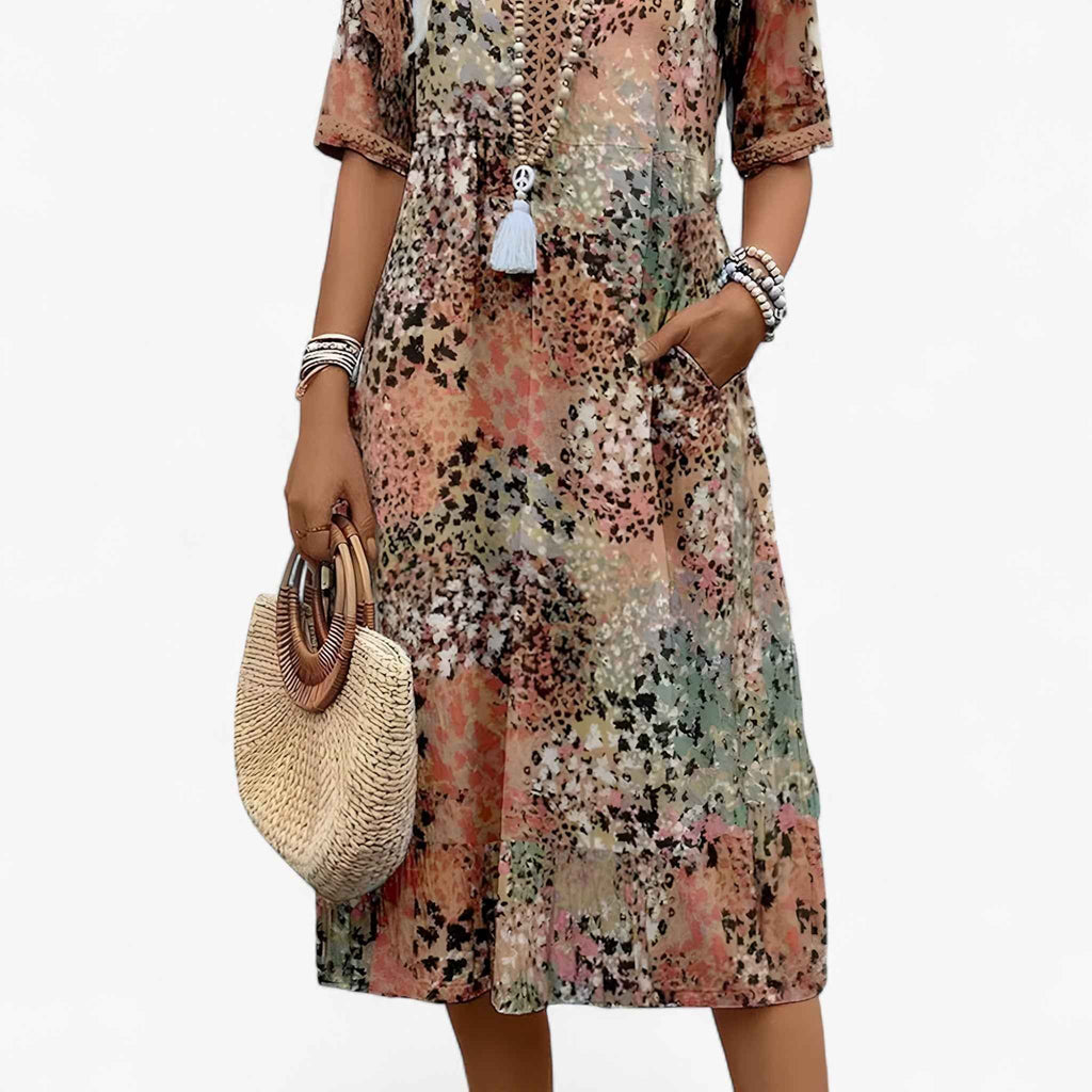 Jurk met bloemendessin, comfortabele pasvorm en verstelbare details