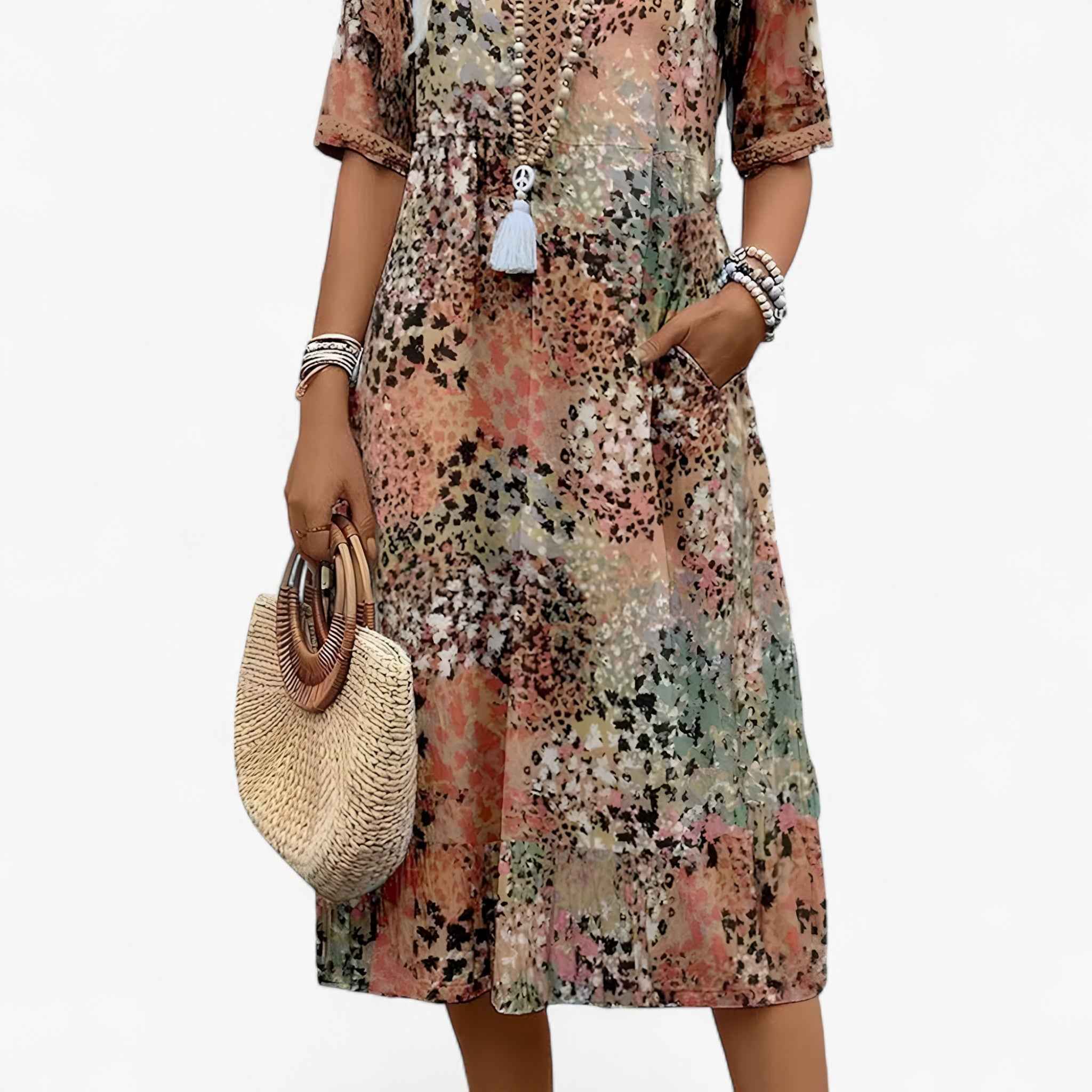 Jurk met bloemendessin, comfortabele pasvorm en verstelbare details