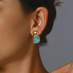Goudkleurige oorknopjes met vierkante turquoise steen