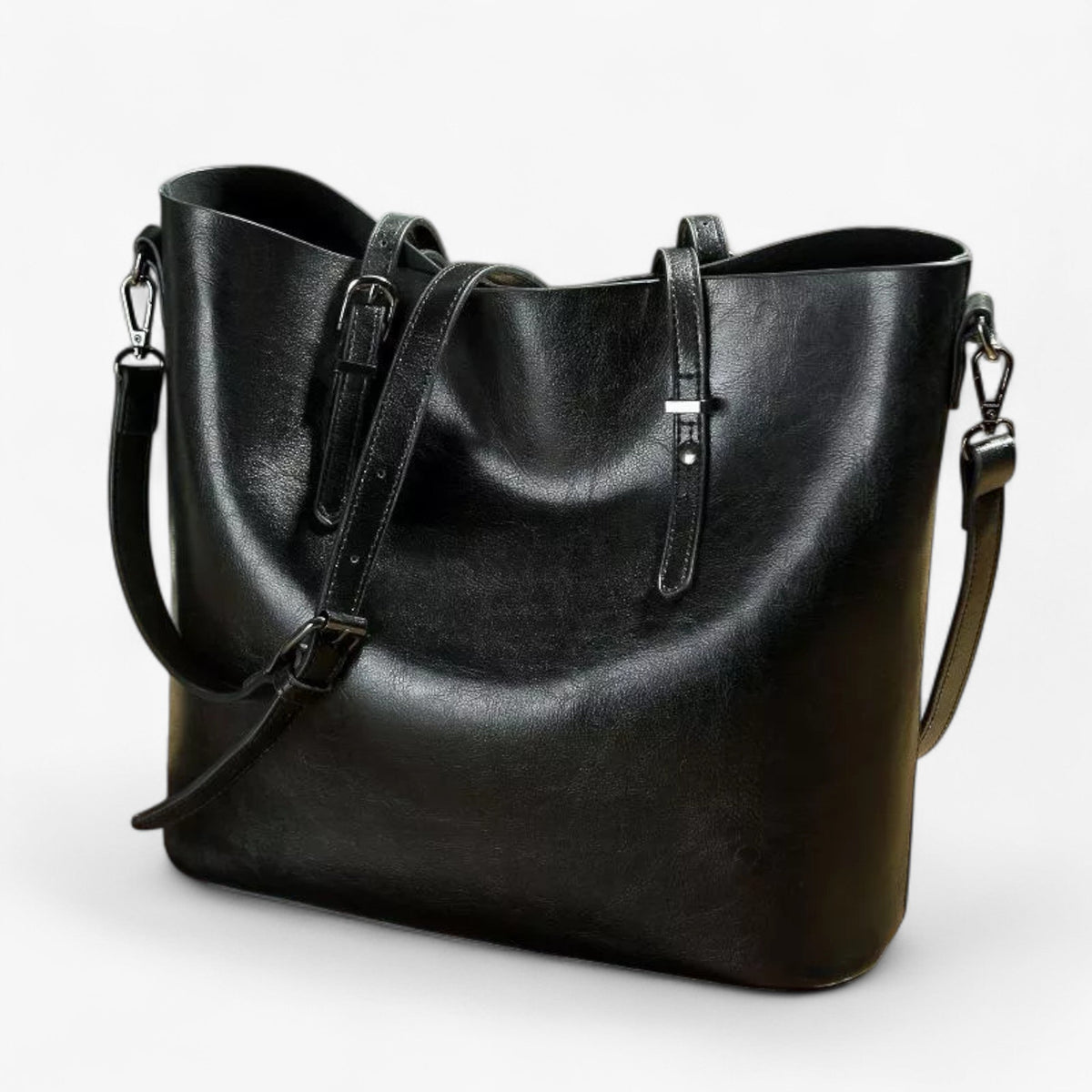 Discreet Refined Everyday Shoulder Bag for All Seasons