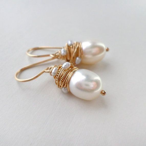 Vintage oorbellen met parel en goudkleurige draad
