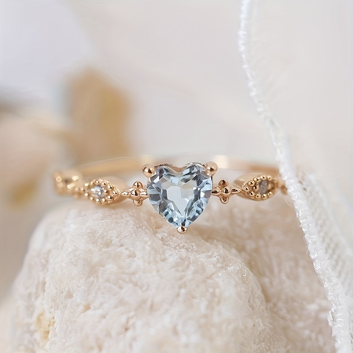 Vintage minimalistische vergulde hartring met zirkonia