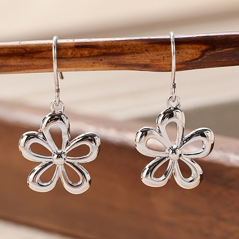 Vintage funky zilverkleurige oorbellen met bloemhanger