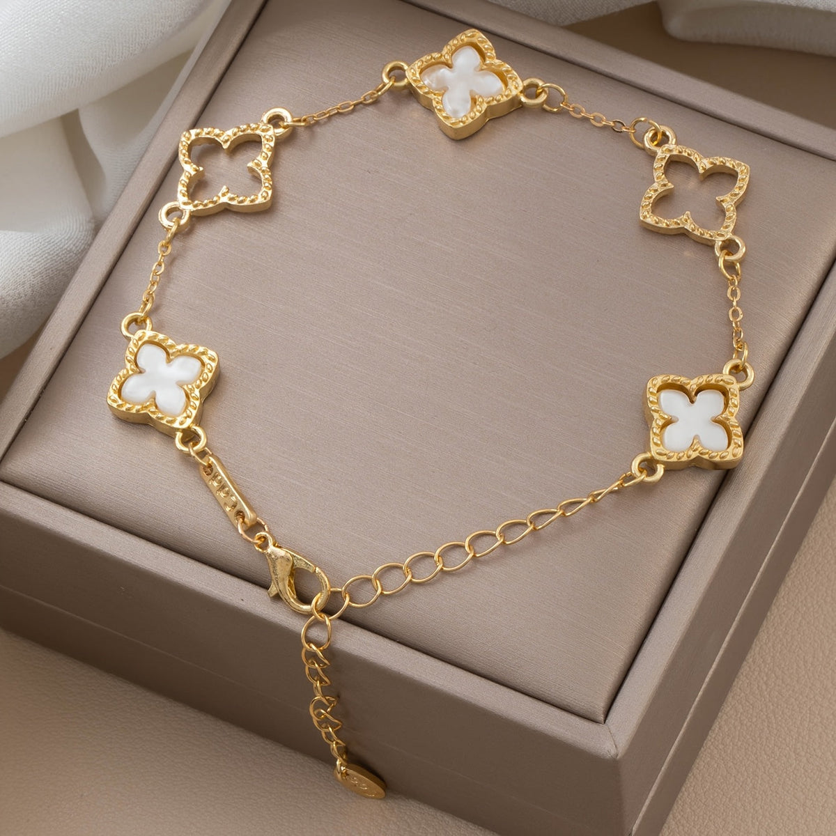 Lucky Clover Bracelet in Many Colours