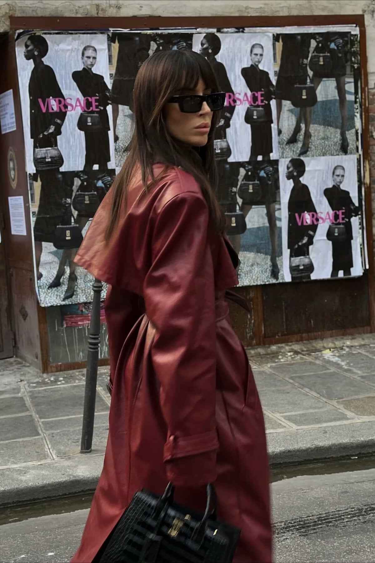 Trenchcoat in leerlook met ceintuur, reverskraag en ruime pasvorm