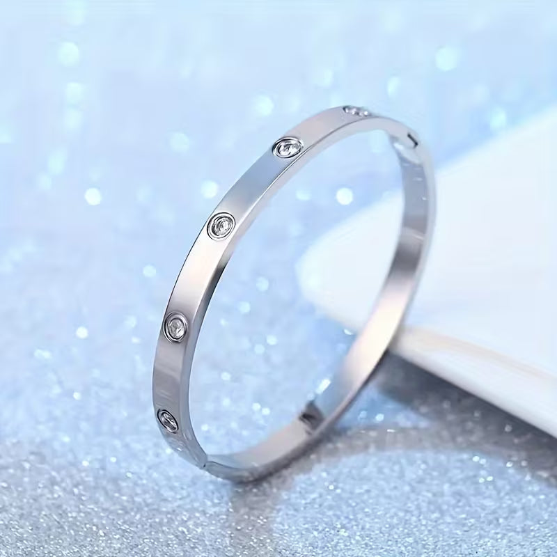 Classic Bracelet in Three Tones